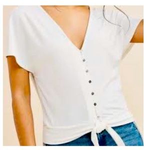 XS creme blouse 🤍 Dynamite